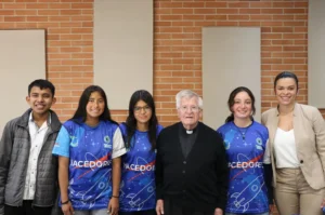 Padre con chicos de la Nasa