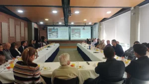 El futuro se debate en AMEN: Los desafíos de la ética educativa, la tecnología y el emprendimiento social. 